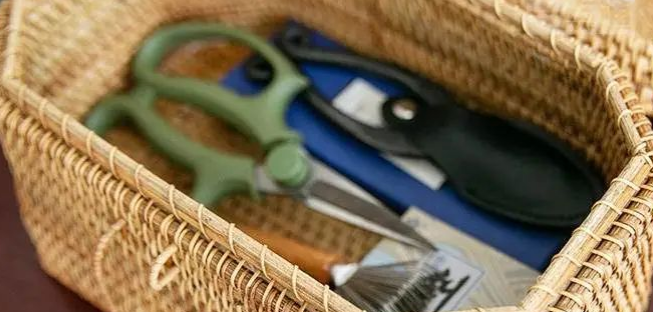 Scissors damaging feng shui