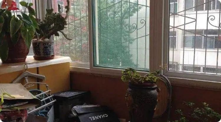 阳台杂物堆积影响阳宅风水