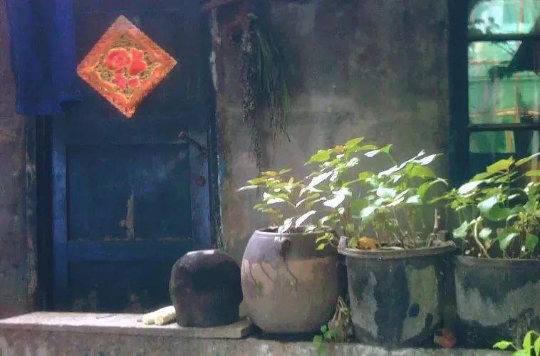 Cluttered Front Door Feng Shui Issues