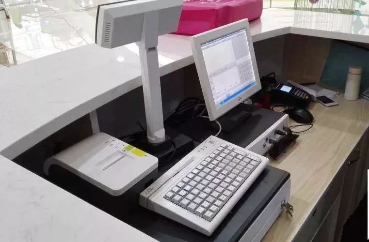 poor cash register positioning in retail store